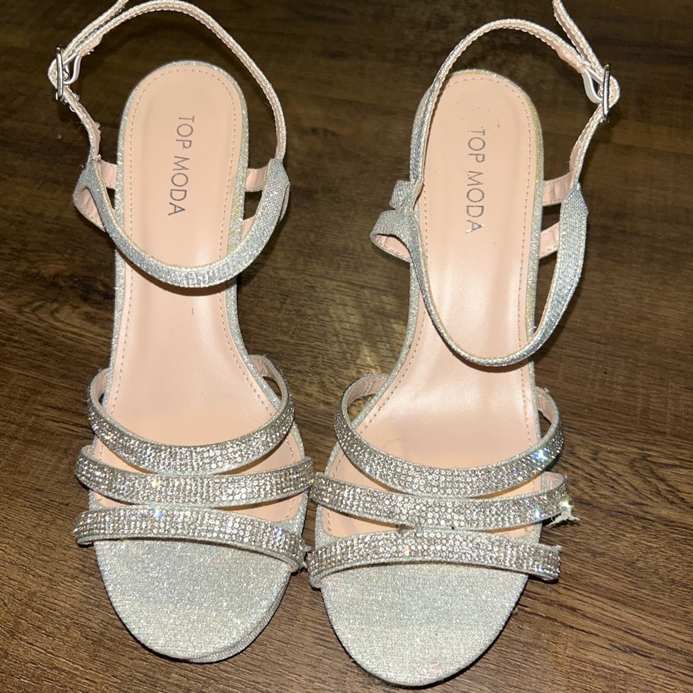 TOP Moda Glittering Silver Strappy Sandals